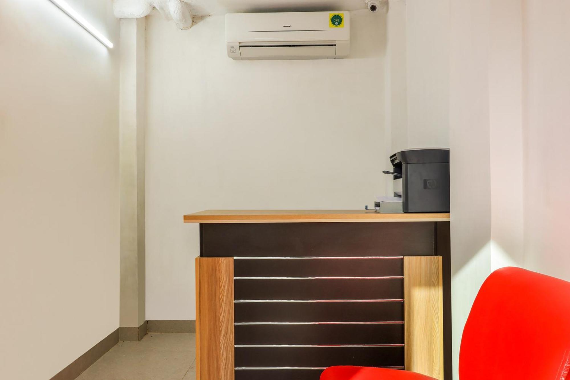 Hotel O Vgs Chinhat Екстериор снимка