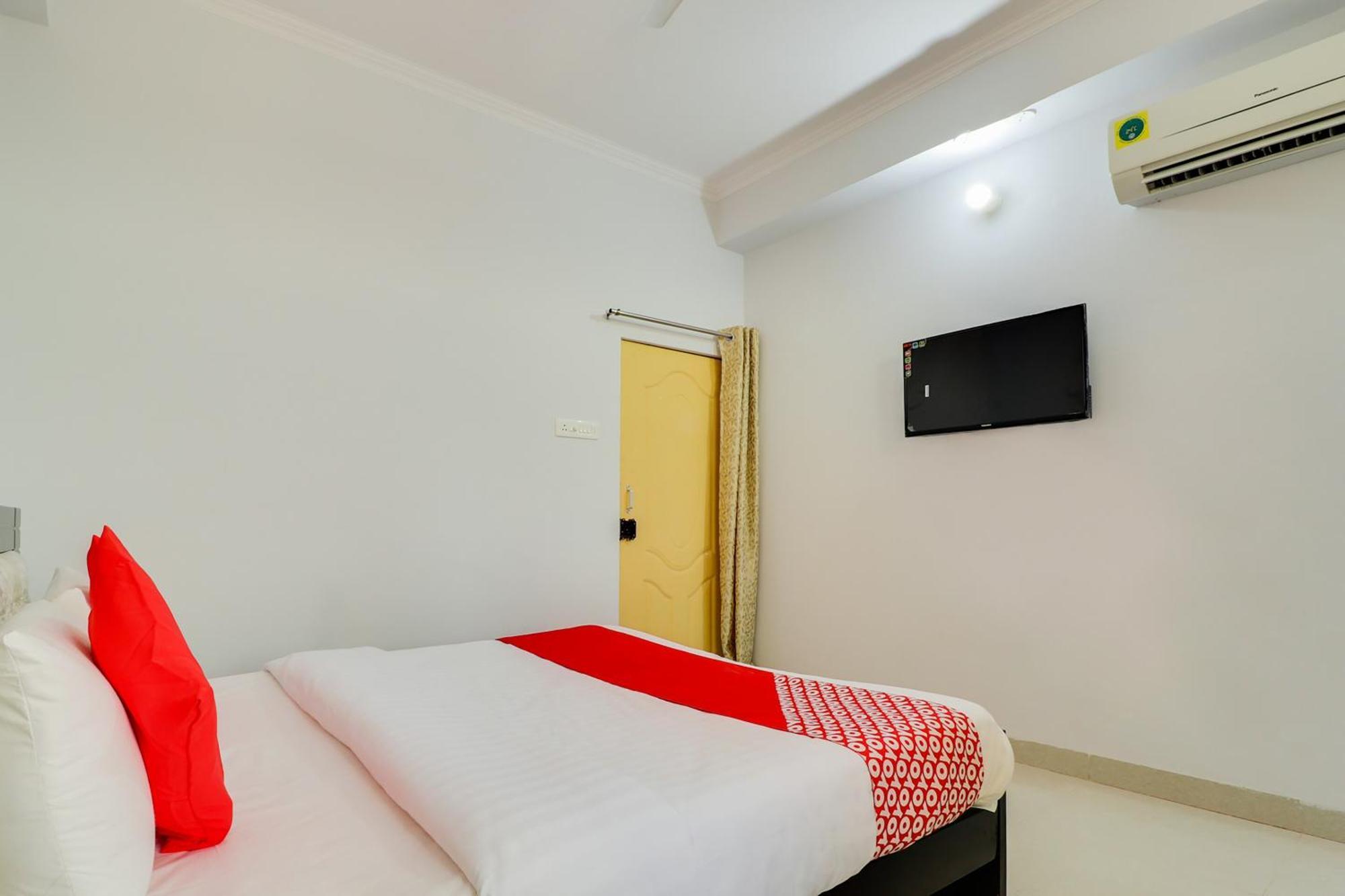 Hotel O Vgs Chinhat Екстериор снимка